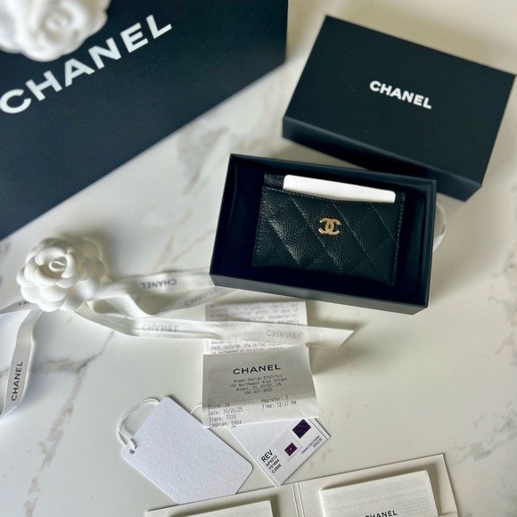 CHANEL Quilted Black Card Holder - Picture 6 of 7